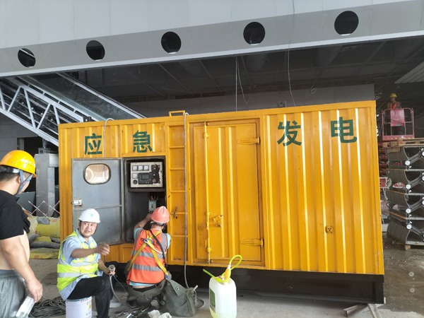 双河怎样判断空气滤清器是否需要更换？